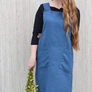 Delantal de lino Pinafore, delantal japonés, delantal cruzado, lino lavado en piedra, delantal de cocina, regalo natural, vestido de Pinafore, diseño ecológico