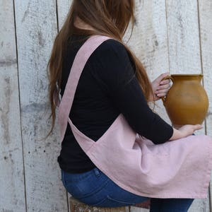 Stonewashed pink pinafore linen apron / Japanese apron / Cross back apron / Pastel linen / Kitchen apron / Natural gift / Pinafore dress image 5