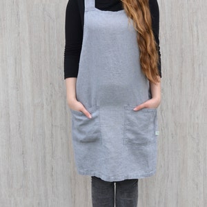 Pinafore linnen schort, Japans schort, Cross back schort, Stonewashed linnen, Keuken schort, Natuurlijk cadeau, Pinafore jurk, Milieuvriendelijk ontwerp afbeelding 3