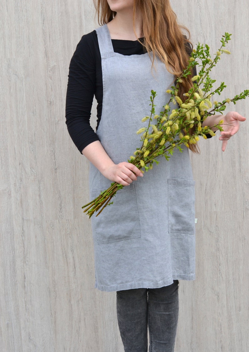 Pinafore linnen schort, Japans schort, Cross back schort, Stonewashed linnen, Keuken schort, Natuurlijk cadeau, Pinafore jurk, Milieuvriendelijk ontwerp afbeelding 5