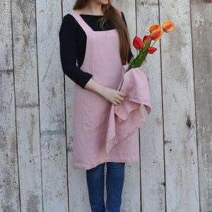 Stonewashed pink pinafore linen apron / Japanese apron / Cross back apron / Pastel linen / Kitchen apron / Natural gift / Pinafore dress image 3