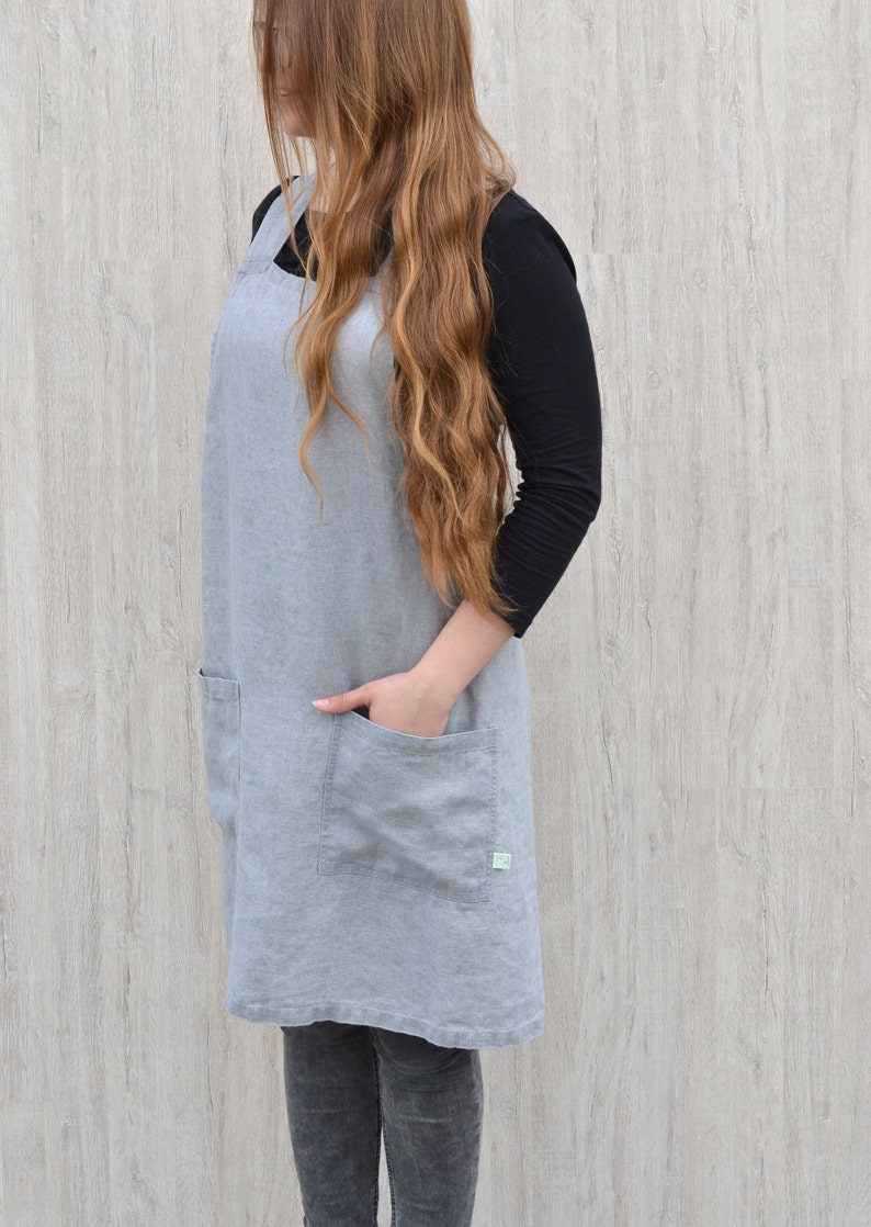 Pinafore linnen schort, Japans schort, Cross back schort, Stonewashed linnen, Keuken schort, Natuurlijk cadeau, Pinafore jurk, Milieuvriendelijk ontwerp afbeelding 4