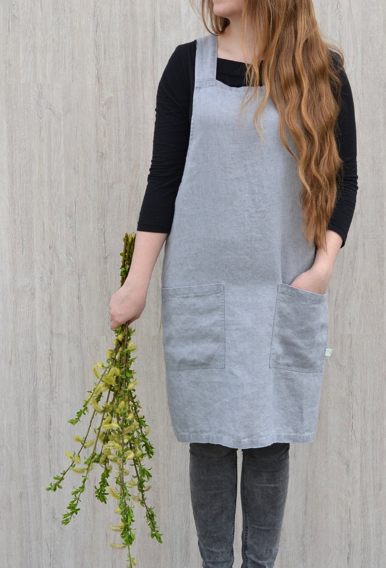 Pinafore linnen schort, Japans schort, Cross back schort, Stonewashed linnen, Keuken schort, Natuurlijk cadeau, Pinafore jurk, Milieuvriendelijk ontwerp afbeelding 1