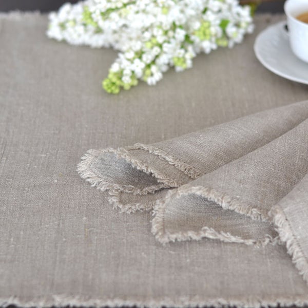 Set van twee rustieke linnen placemats / Stonewashed linnen / Placemat met franje / Vlaslinnen / Natuurlijk dik linnen / Tafeldecor