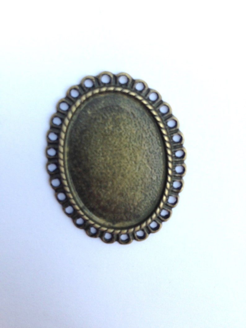 Jewellery Making Antique Bronze 34 x 28mm Oval Frilly Frame Bezel Pendant x1
