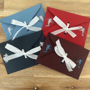Cadeau-envelop voetbal uitsnede en kleuren met lint ~ Gepersonaliseerd met naam | Verjaardagsgeld | Tottenham | West Ham | Arsenaal | Stad: