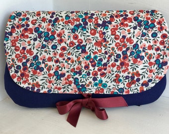 Pochette ou trousse pour femme bleu marine et Liberty