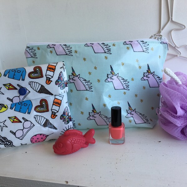 Duo de trousse de toilette jeune fille licorne et sa trousse à vernis