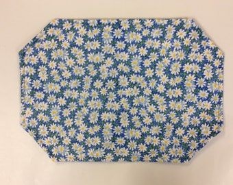 REVERSIBLE/DAISY PLACEMATS/Set of 4 or 6