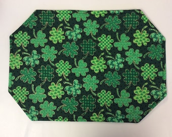St. Patrick's Day/Reversible Placemats/Set of 4 Or 6/Gold Glitter Outlined Shamrocks