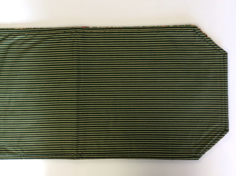 Christmas Tablerunner/ Reversible/42”/57"/72" Long by 12-3/4” Wide/Holly/Green Stripe With Gold bild 3