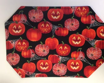 Halloween Placemats/Table Mats/Kitchen Mats/Set Of 4 Or 6/Reversible/Pumpkins & Sparkly Spider Webs