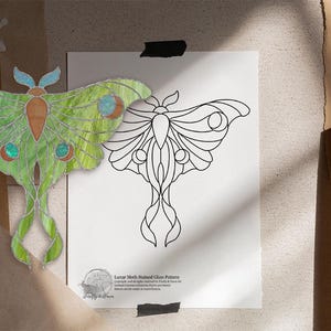 Patrón de vidriera de polilla lunar: Nivel intermedio (Descarga digital en PDF/PNG)