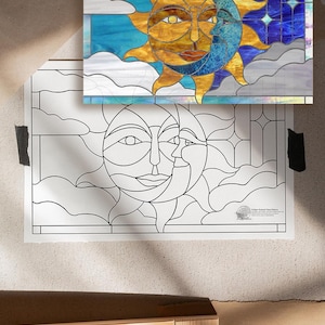Patrón de vitral Eclipse para panel grande. Patrón de vitral intermedio. Sol, luna, estrellas y nubes. Archivo PDF grande. Descarga digital.