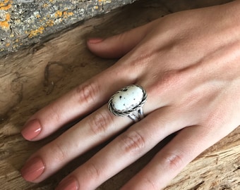 White Buffalo ring~ Sterling Silver~ Southwestern Jewelry~ Artisan Handmade~ size 8 (5194)