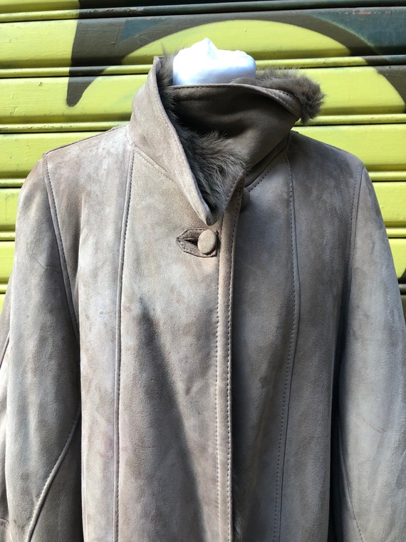 Vintage 80s beige shearling / 80s Sheepskin coat - image 4