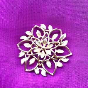 Vintage 60s gold tone floral Sarah Cov brooch