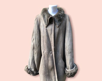 Vintage 80s beige shearling / 80s Sheepskin coat