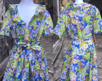 Vintage 70s ruffles green and blue floral dressing gown