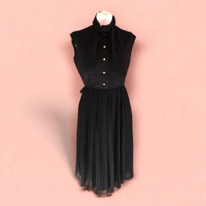 Vintage 70er Jahre schwarzes Kreppkleid aus Seide mit Faltenrock