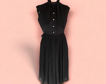 Vintage 70er Jahre schwarzes Kreppkleid aus Seide mit Faltenrock