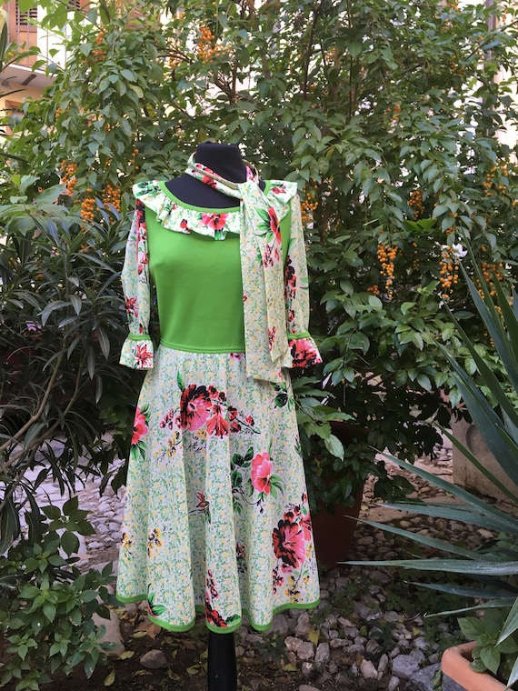 Vintage original 70s floral green dress, 70s summe
