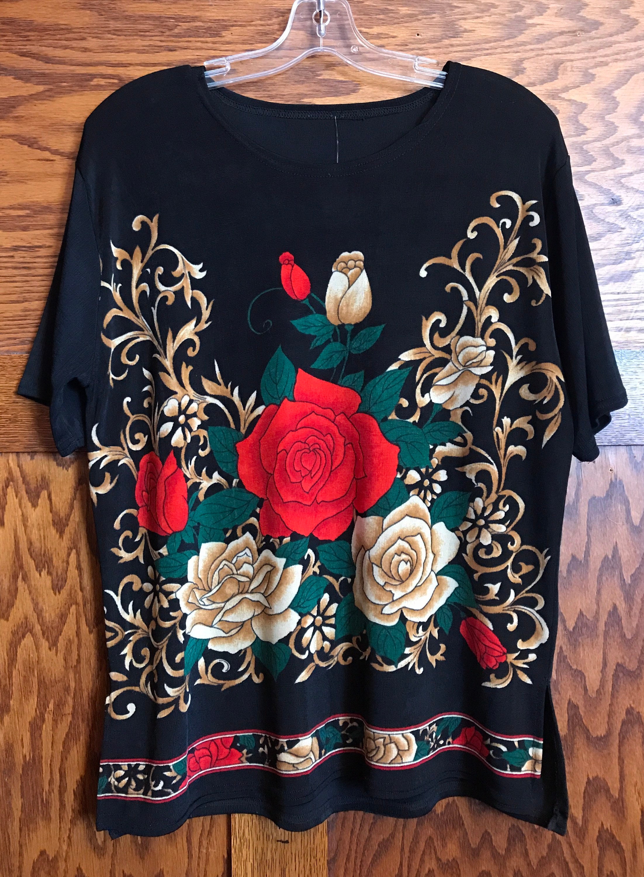 blusa negra con rosas rojas