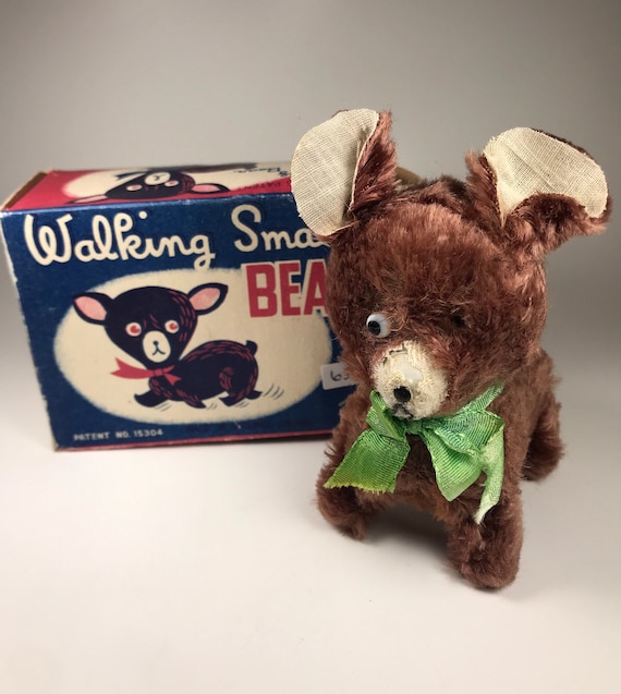 1960 年代のヴィンテージ ゼンマイ式歩行式小型クマのおもちゃ