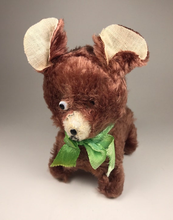 1960 年代のヴィンテージ ゼンマイ式歩行式小型クマのおもちゃ