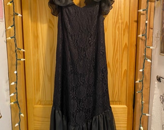 VINTAGE black lace dress with bow and ruffles