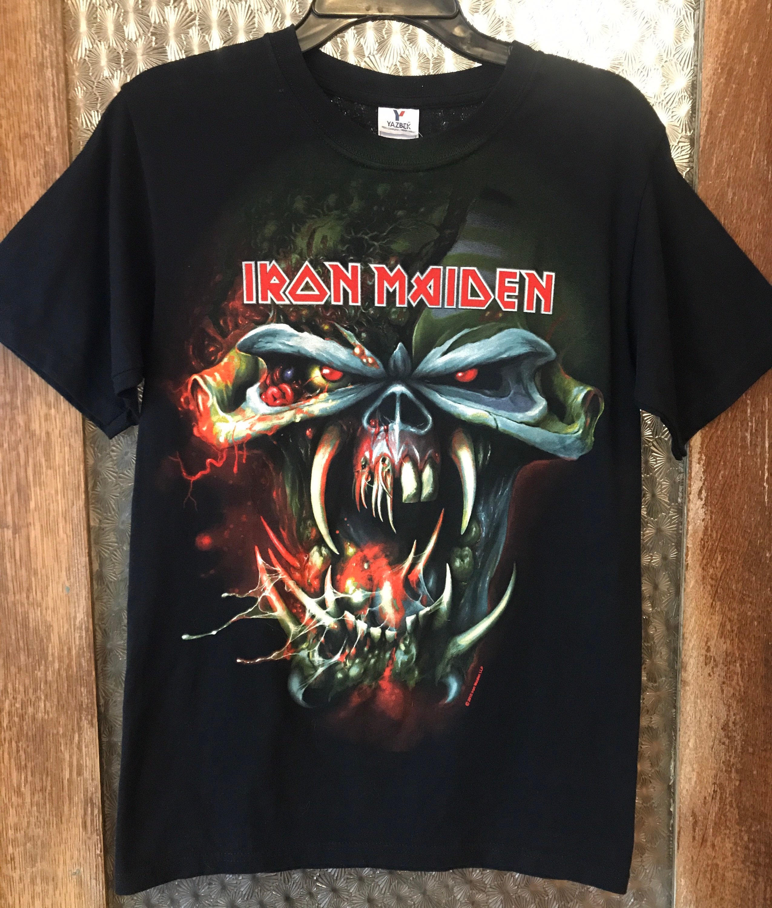 Iron Maiden T-Shirt Ufficiale The Final Frontier - Logo Astro Dead - Taglia M, 100% Cotone Morbido, Nero
