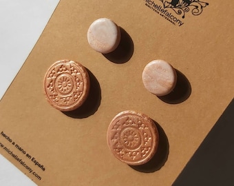 Rose gold round stud set, handmade with polymer clay, marbled and textured, stainless steel posts, unique designer earrings, made in Spain