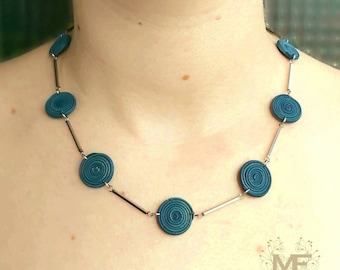 Blue reversible spiral bead necklace, handmade with polymer clay, stainless steel, unique designer necklace, lightweight, made in Spain