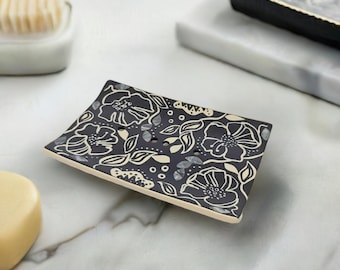 Artisan Flower Soap Holder, Polymer Clay Soap Dish, Unique Bathroom Decor, Artistic Floral Bathroom Accessory, Eclectic Decorative Tray