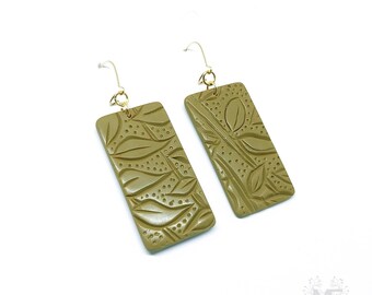 Carved leaves earrings, handmade in polymer clay, gold-plated, designer jewelry, unique earrings, gift for her, stylish accessories