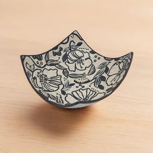 Handmade Floral Polymer Clay Ring Dish: Decorative Jewelry Plate