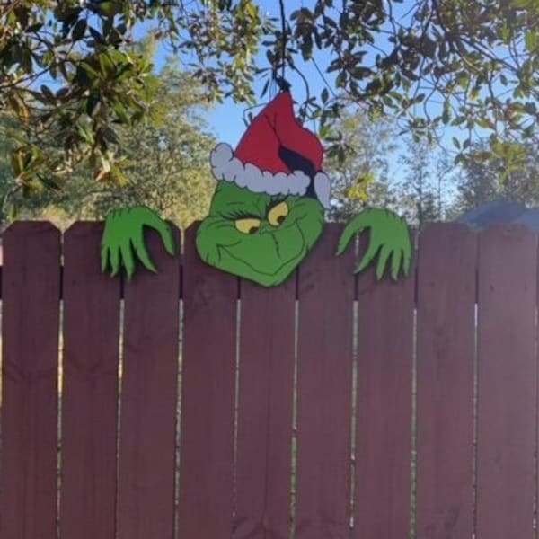 The Perfect Grinch Fence Peeker (with fence hooks!)