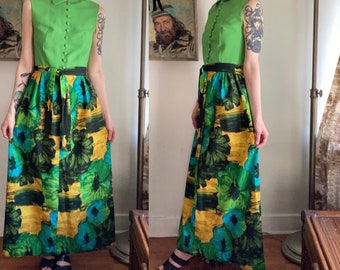 Vintage 70’s green floral//watercolor//sleeveless//button front//tie back// maxi dress