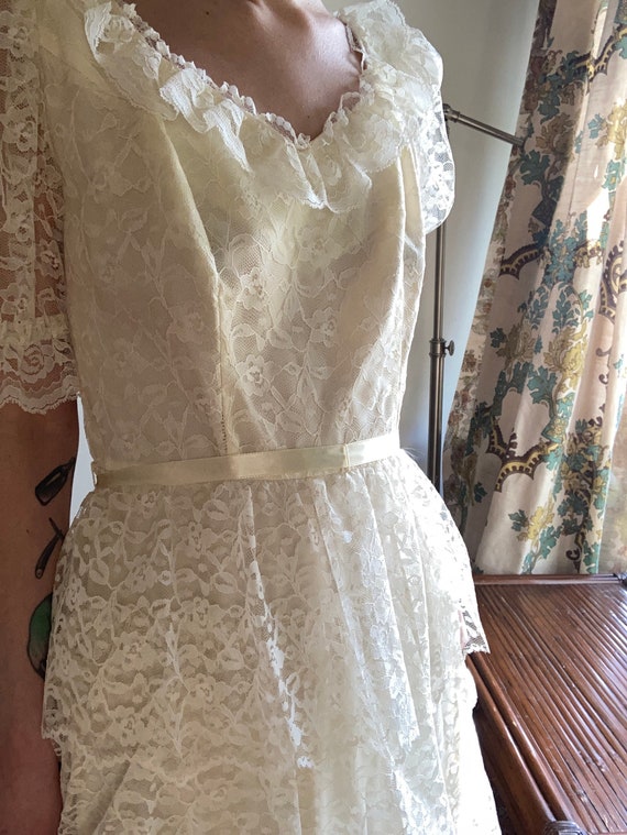 1960’s Vintage cream lace layer ruffle prairie we… - image 4