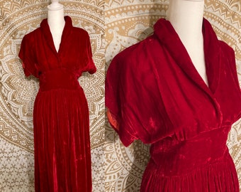 Vintage JERELL Jr New York Red Crush Velvet Fit N’ Flare Size Small Dress