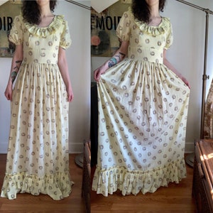 Vintage 70’s handmade// extra long//cottagecore back zip// floral ruffle maxi boho dress
