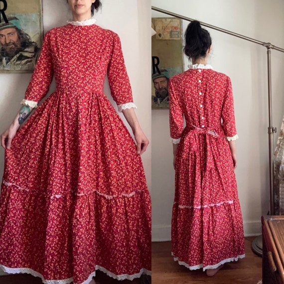 Vintage 70’s Floral Eyelet Red Peasant Boho Gunne… - image 1