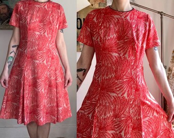 Vintage 60’s Short Sleeved Coral Floral Pattern Zip Back House Dress