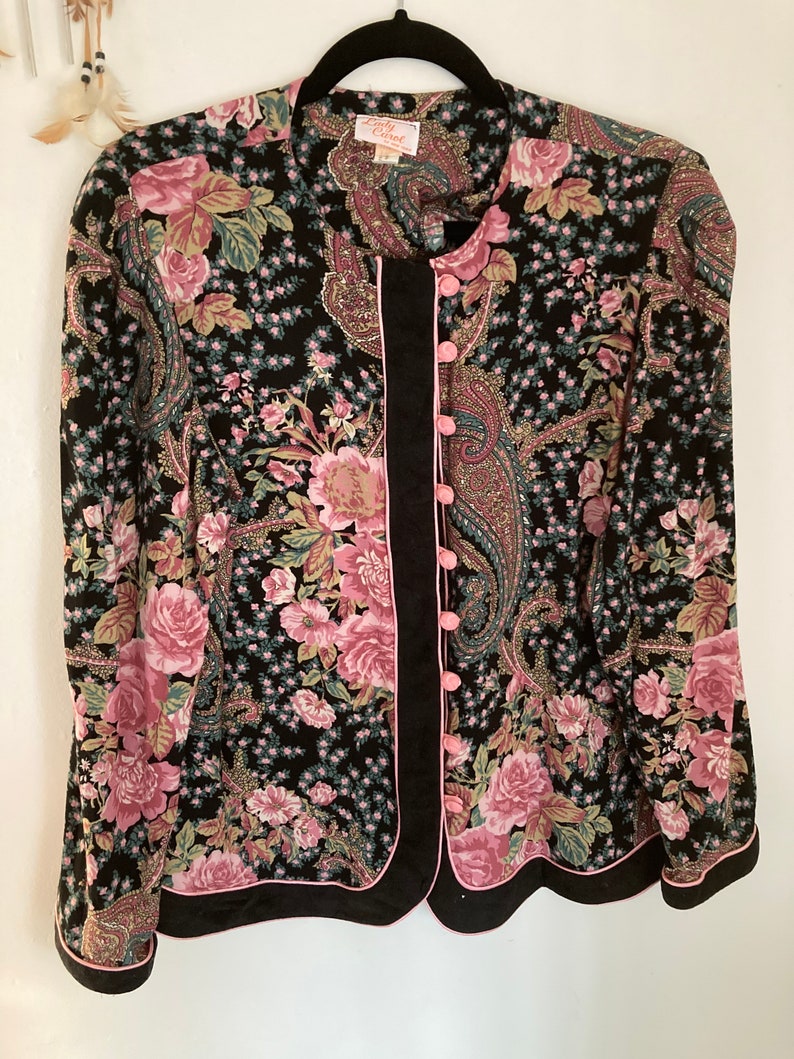 Lady Carol vintage 90s floral button front long sleeved loose blouse.