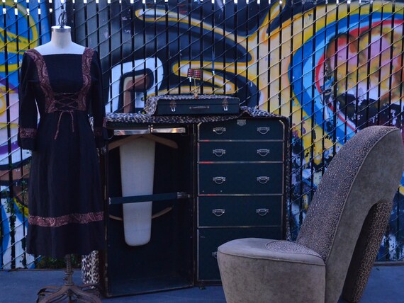 Boho Black and Mauve Paisley Printed Prairie Dress Laces up Bodice  Textured, Size 38, Winged Sleeves by Dinah Horesh Fashion, Vintage Dress -  Etsy