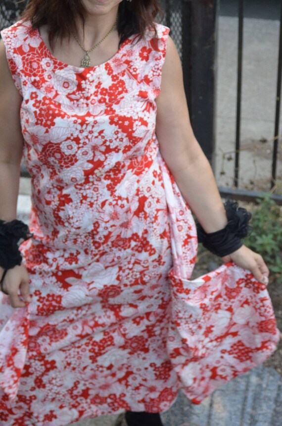 floral red and white maxi dress   with hibiscus f… - image 4