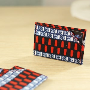 Waxkaarthouder (Afrikaanse stof) - CB-formaat (blauwe kaart, NAVIGO-pas) - KOKA // rood, blauw, zwart