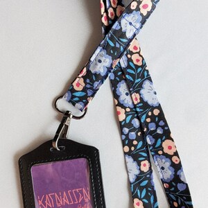 Porte badge en coton (flower pop) à boucle pivotante - Unisexe