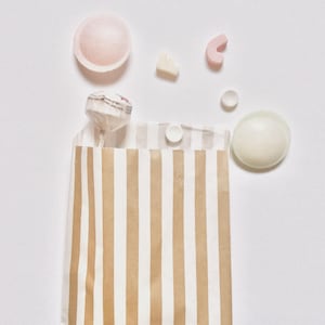 Sacchetti di carta con strisce di caramelle dorate - confezione da 10