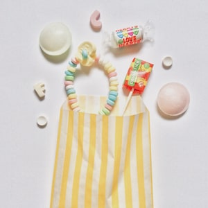 Sacchetti di carta a strisce caramelle gialle - confezione da 10